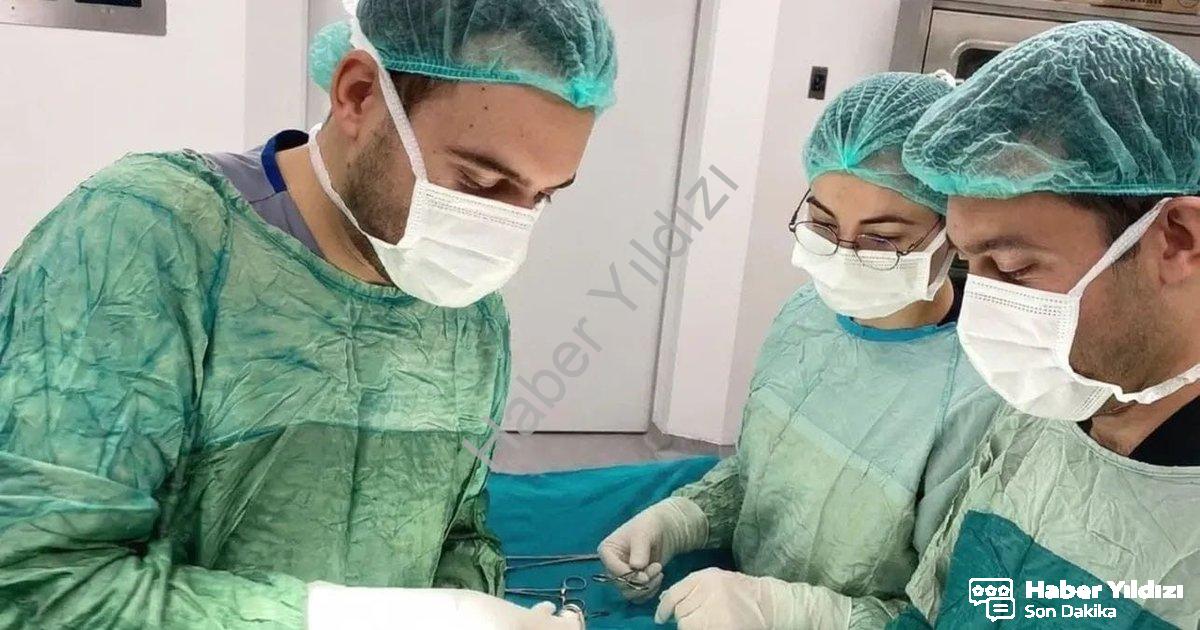 "Şuhut Devlet Hastanesi'nde Modern Teknikle Kasık Fıtığı Ameliyatı Başarısı" başlıklı haber için fot